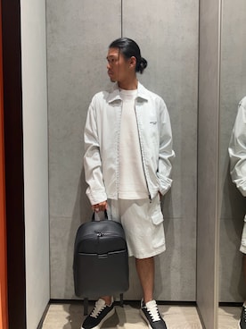 「ARMANI EXCHANGE（アルマーニエクスチェンジ）の【A|X アルマーニ エクスチェンジ】オールオーバーロゴ レースアップスニーカー（スニーカー、ブラック系）」を使った、TAKUYAさん（メンズ・174cm）の夏コーディネート