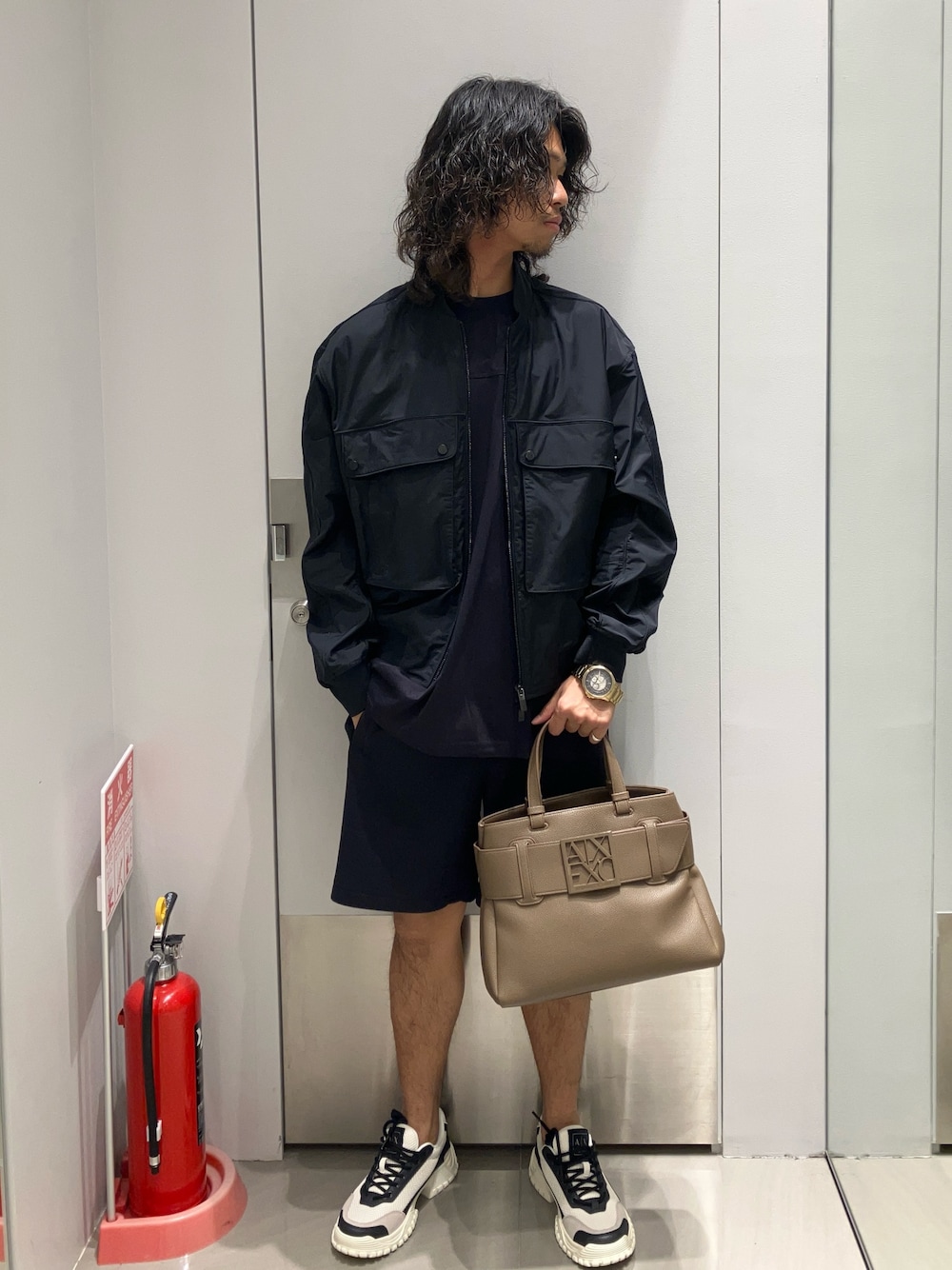 「AXchanger、AXchange、アルマーニ、アルマーニエクスチェンジ、armaniexchange、armani、ハーフパンツ、春めき満開コーデ、スポーツミックス、シンプルスタイル、春服コーデ、メンズコーデ、おでかけコーデ、おしゃれさんと繋がりたい、カジュアルスタイル」｜「ARMANI EXCHANGEの【A|X アルマーニ エクスチェンジ】BE メッシュコンビ ノッチドソールレースアップスニーカー（EC限定カラー含）（スニーカー、ブルー系）」を使った、TAKUYAさん（メンズ・174cm）の春コーディネートの1枚目の写真