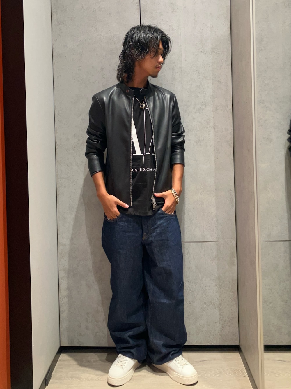 「AXchange、AXchanger、armaniexchange、armani、アルマーニエクスチェンジ、アルマーニ、秋のコーデ、秋服コーデ、ライダース、お洒落さんとつながりたい、ワイドパンツ、バギーパンツ、大人カジュアル、秋っぽコーデ更新中、ラフ」｜「ARMANI EXCHANGEの【A|X アルマーニ エクスチェンジ】ノーカラージャケット（ノーカラージャケット、ブラック系）」を使った、TAKUYAさん（メンズ・174cm）の秋コーディネートの1枚目の写真