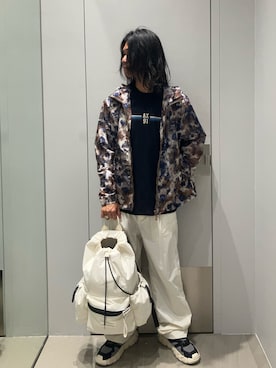 「ARMANI EXCHANGE（アルマーニエクスチェンジ）の【A|X アルマーニ エクスチェンジ】ロゴチャンキーソール レースアップスニーカー（スニーカー、ブルー系）」を使った、TAKUYAさん（メンズ・174cm）の春コーディネート