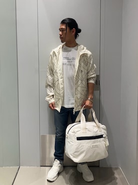 「ARMANI EXCHANGE（アルマーニエクスチェンジ）の【A|X アルマーニ エクスチェンジ】メッシュコンビ レースアップスニーカー（スニーカー、ホワイト系）」を使った、TAKUYAさん（メンズ・174cm）の夏コーディネート