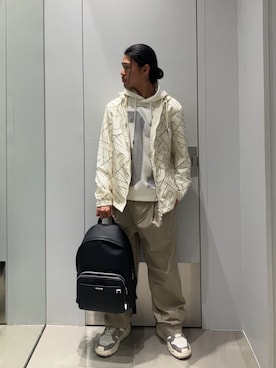 「ARMANI EXCHANGE（アルマーニエクスチェンジ）の【A|X アルマーニ エクスチェンジ】AXロゴ チャンキーソール レースアップスニーカー（スニーカー、ホワイト系）」を使った、TAKUYAさん（メンズ・174cm）の春コーディネート