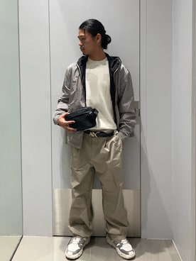 「ARMANI EXCHANGE（アルマーニエクスチェンジ）の【A|X アルマーニ エクスチェンジ】AXロゴ チャンキーソール レースアップスニーカー（スニーカー、ホワイト系）」を使った、TAKUYAさん（メンズ・174cm）の春コーディネート