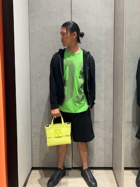 「ARMANI EXCHANGE（アルマーニエクスチェンジ）の【A|X アルマーニ エクスチェンジ】AXロゴ レースアップスニーカー（スニーカー、ブラック系）」を使った、TAKUYAさん（メンズ・174cm）の春コーディネート