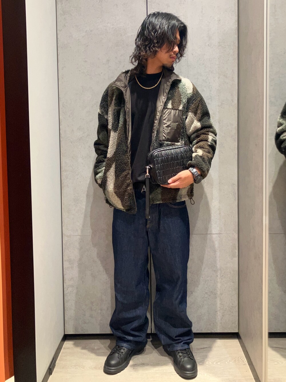 「AXchanger、AXchange、アルマーニ、アルマーニエクスチェンジ、armaniexchange、armani、冬コーデ、マイベストコーデ2024、大人カジュアル、秋冬コーデ、カジュアルコーデ、最近のいい感じコーデ、休日スタイル、ラフコーデ、メンズコーデ」｜「ARMANI EXCHANGEの【A|X アルマーニ エクスチェンジ】レースアップ　トレッキングシューズ（ブーツ、ブラック系）」を使った、TAKUYAさん（メンズ・174cm）の冬コーディネートの1枚目の写真
