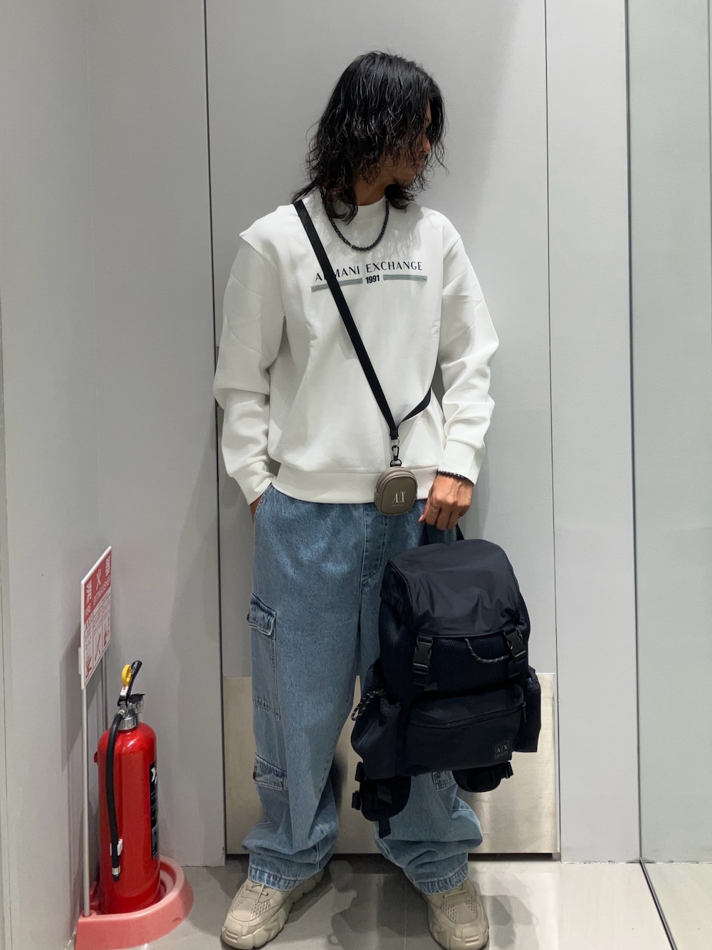 「AXchanger、AXchange、アルマーニ、アルマーニエクスチェンジ、armaniexchange、armani、休日コーデ、お洒落さんとつながりたい、メンズファッション、シンプルスタイル、メンズコーデ、スウェットコーデ、スウェット、カーゴパンツ、ワイドパンツ」｜「ARMANI EXCHANGEの【A|X アルマーニ エクスチェンジ】AXロゴ マキシボリュームソールレースアップスニーカー（スニーカー、グリーン系）」を使った、TAKUYAさん（メンズ・174cm）の夏コーディネートの1枚目の写真