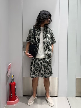 「ARMANI EXCHANGE（アルマーニエクスチェンジ）のアイテム（ニット/セーター）」を使った、TAKUYAさん（メンズ・174cm）の春コーディネート