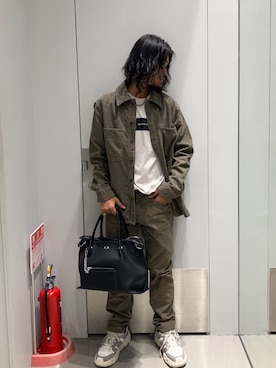 「アイテム（デニムパンツ、ベージュ系）」を使った、TAKUYAさん（メンズ・174cm）の秋コーディネート