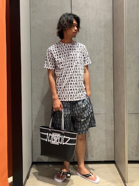 「ARMANI EXCHANGE（アルマーニエクスチェンジ）のアイテム（トートバッグ）」を使った、TAKUYAさん（メンズ・174cm）の春コーディネート