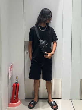 「ARMANI EXCHANGE（アルマーニエクスチェンジ）の【A|X アルマーニ エクスチェンジ】AXロゴ 半袖クルーネックTシャツ/REGULAR（Tシャツ/カットソー）」を使った、TAKUYAさん（メンズ・174cm）の秋コーディネート