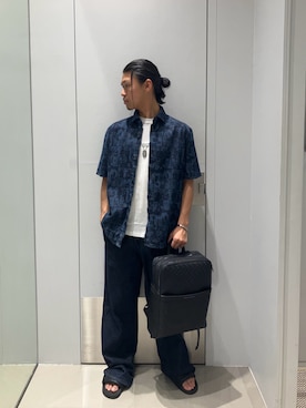 「ARMANI EXCHANGE（アルマーニエクスチェンジ）の【A|X アルマーニ エクスチェンジ】AXロゴ パフィー シャワーサンダル（サンダル、ブラック系）」を使った、TAKUYAさん（メンズ・174cm）の春コーディネート