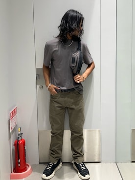 「アイテム（ボディバッグ/ウエストポーチ、グレー系）」を使った、TAKUYAさん（メンズ・174cm）の冬コーディネート