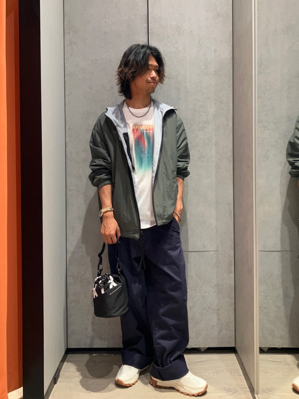 「AXchanger、AXchange、armaniexchange、armani、アルマーニエクスチェンジ、アルマーニ、レイヤードスタイル、夏コーデ、お出かけコーデ、大人カジュアル、メンズファッション、カジュアルスタイル、お洒落さんとつながりたい、ootd、シンプルスタイル」｜「ARMANI EXCHANGEの【A|X アルマーニ エクスチェンジ】AXロゴ　レースアップスニーカー（スニーカー、ホワイト系）」を使った、TAKUYAさん（メンズ・174cm）の夏コーディネートの1枚目の写真