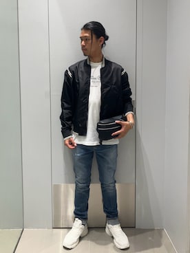 「ARMANI EXCHANGE（アルマーニエクスチェンジ）の【A|X アルマーニ エクスチェンジ】AXロゴ シャイニーボンバージャケット（ブルゾン、ブラック系）」を使った、TAKUYAさん（メンズ・174cm）の夏コーディネート