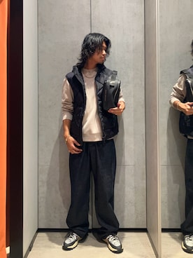 「ARMANI EXCHANGE（アルマーニエクスチェンジ）のアイテム（ダウンベスト）」を使った、TAKUYAさん（メンズ・174cm）の秋コーディネート