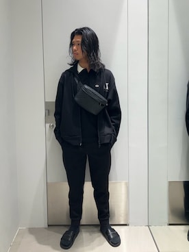 「ARMANI EXCHANGE（アルマーニエクスチェンジ）の【A|X アルマーニ エクスチェンジ】エンボスロゴ ボディバッグ/ウエストバッグ（ボディバッグ/ウエストポーチ、ブラック系）」を使った、TAKUYAさん（メンズ・174cm）の春コーディネート