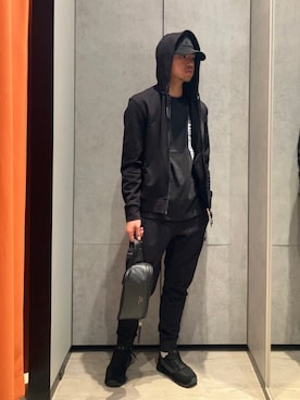 「ARMANI EXCHANGE（アルマーニエクスチェンジ）のアイテム（パーカー）」を使った、TAKUYAさん（メンズ・174cm）の春コーディネート