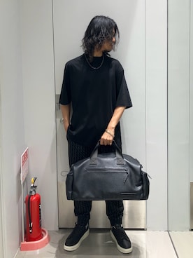 「アイテム（Tシャツ/カットソー、ブラック系）」を使った、TAKUYAさん（メンズ・174cm）の冬コーディネート