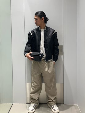 「ARMANI EXCHANGE（アルマーニエクスチェンジ）の【A|X アルマーニ エクスチェンジ】AXロゴ チャンキーソール レースアップスニーカー（スニーカー、ホワイト系）」を使った、TAKUYAさん（メンズ・174cm）の春コーディネート