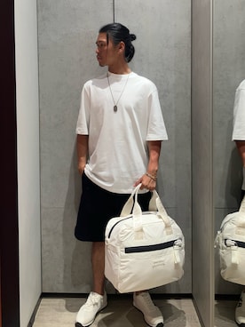 「ARMANI EXCHANGE（アルマーニエクスチェンジ）のアイテム（Tシャツ/カットソー）」を使った、TAKUYAさん（メンズ・174cm）の夏コーディネート