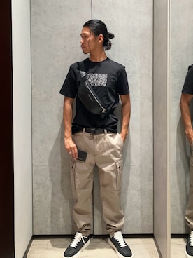 「ARMANI EXCHANGE（アルマーニエクスチェンジ）の【A|X アルマーニ エクスチェンジ】オールオーバーロゴ レースアップスニーカー（スニーカー、ブラック系）」を使った、TAKUYAさん（メンズ・174cm）の夏コーディネート