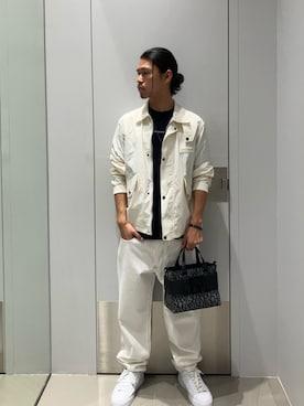 「ARMANI EXCHANGE（アルマーニエクスチェンジ）の【A|X アルマーニ エクスチェンジ】＜オンライン限定＞AXロゴ レースアップスニーカー（スニーカー、ホワイト系）」を使った、TAKUYAさん（メンズ・174cm）の春コーディネート