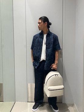 「ARMANI EXCHANGE（アルマーニエクスチェンジ）の【A|X アルマーニ エクスチェンジ】オールオーバーロゴ レースアップスニーカー（スニーカー、ブラック系）」を使った、TAKUYAさん（メンズ・174cm）の春コーディネート