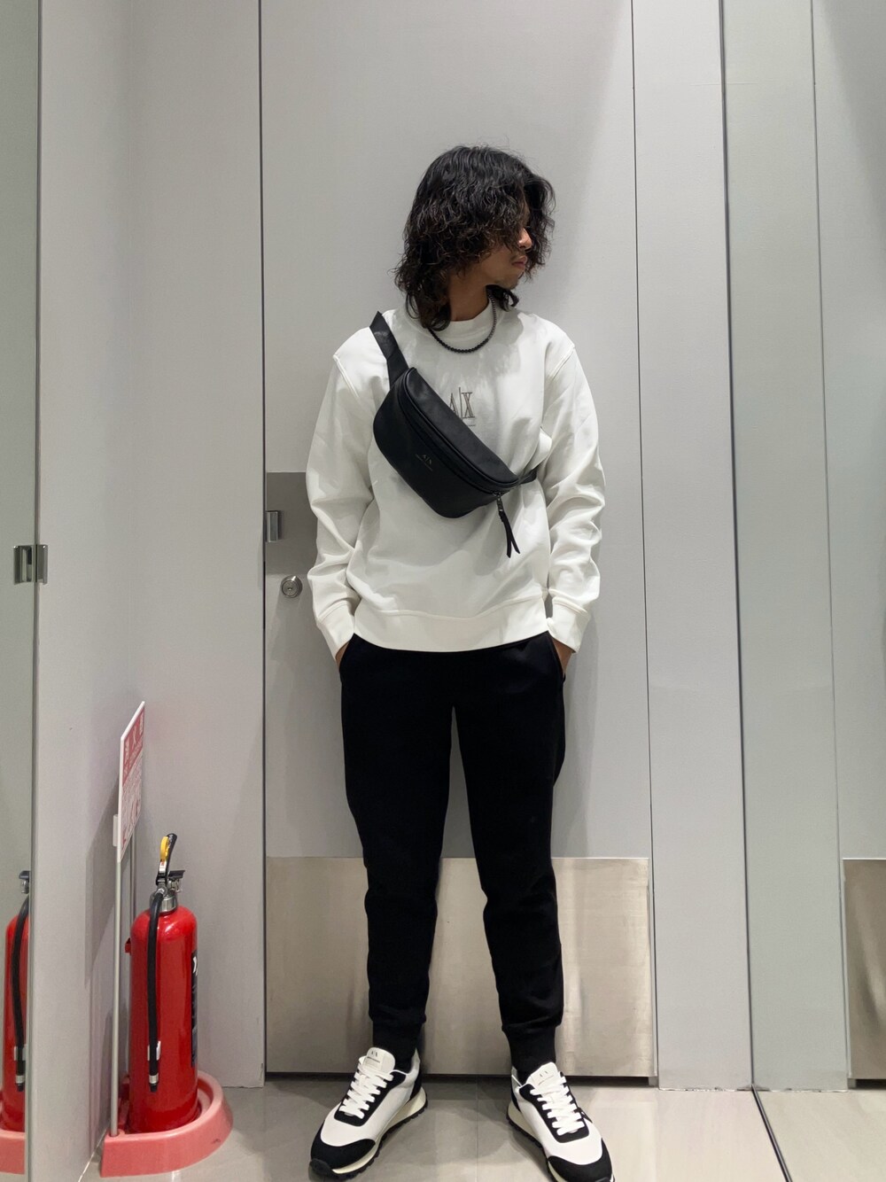 「AXchanger、AXchange、アルマーニエクスチェンジ、アルマーニ、armaniexchange、armani、スウェットコーデ、セットアップスタイル、セットアップ、春コーデ、シンプルスタイル、春、ストリートコーデ、ootd、休日スタイル」｜「ARMANI EXCHANGEの【A|X アルマーニ エクスチェンジ】グリーンサーペンタイン＆ステンレススチール　ビーズネックレス(Silver)_AXG0140040（ネックレス、その他）」を使った、TAKUYAさん（メンズ・174cm）の春コーディネートの1枚目の写真
