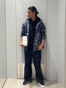 「ARMANI EXCHANGE（アルマーニエクスチェンジ）の【A|X アルマーニ エクスチェンジ】オールオーバーロゴ レースアップスニーカー（スニーカー、ブラック系）」を使った、TAKUYAさん（メンズ・174cm）の夏コーディネート