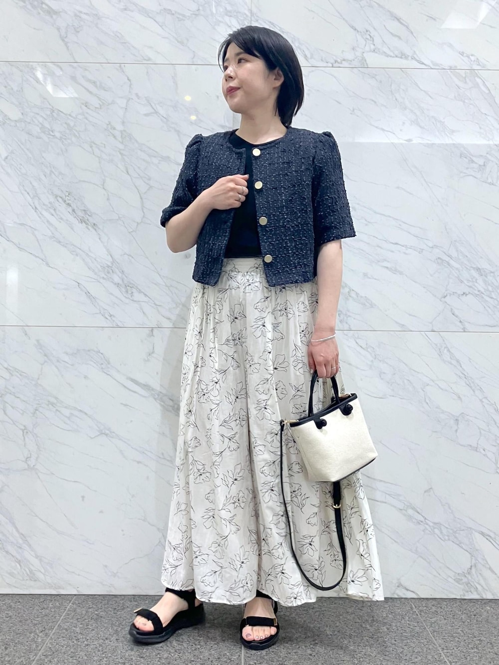 「2025JUNPRESS対象商品、初夏コーデ、夏コーデ、デートコーデ、お出かけコーデ、旅行コーデ、女子会コーデ、パンツスタイル、体型カバー、ROPÉ PICNIC、ストレート、ブルべ夏、混合、トップス、Tシャツ/カットソー」｜「ROPE' PICNICのイージースカーチョ/UVカット・洗濯機OK（その他パンツ、ホワイト系）」を使った、ゆんさん（レディース・155cm）の春コーディネートの1枚目の写真