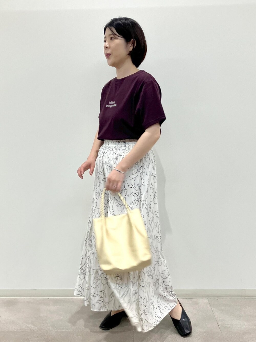 「夏コーデ、お出かけコーデ、大人カジュアル、ROPÉ PICNIC、ストレート、ブルべ夏、混合、低身長、トップス、Tシャツ/カットソー、パンツ、バッグ、トートバッグ、シューズ、パンプス」｜「ROPE' PICNICの【新色追加】スクエアトゥセンターシーム甲深バブーシュ（パンプス、ブラック系）」を使った、ゆんさん（レディース・155cm）の夏コーディネートの1枚目の写真