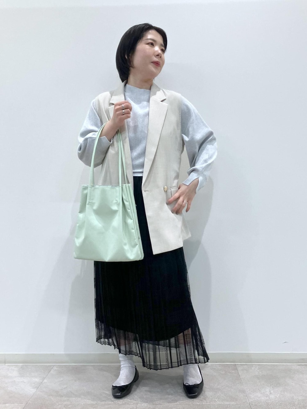 「春コーデ、初夏コーデ、夏コーデ、授業参観日コーデ、デートコーデ、お出かけコーデ、旅行コーデ、推し活コーデ、女子会コーデ、スカートスタイル、体型カバー、ROPÉ PICNIC、ストレート、ブルべ夏、混合」｜「ROPE' PICNICのレイヤードにも/プリーツレーススカート（スカート、ブラック系）」を使った、ゆんさん（レディース・155cm）の春コーディネートの1枚目の写真