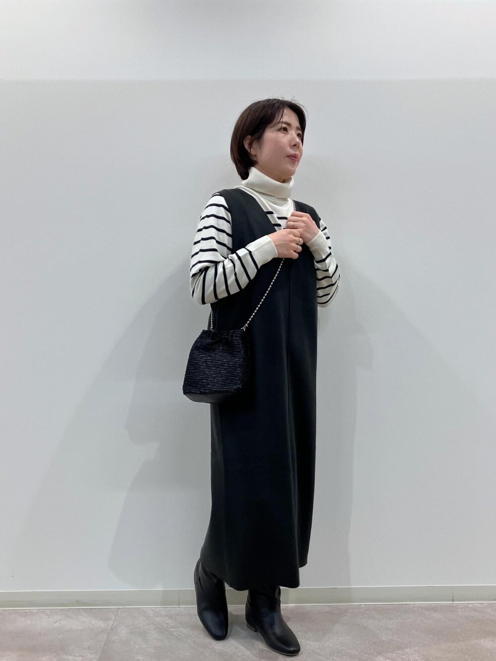 「GDM53160、GDE53150、GIA63110、GIX63390、骨格ストレート、ジャンスカ、タートルネック、ボーダー、ROPEPICNIC、ROPE PICNIC、ロペピクニック」｜「ROPE' PICNICのニットジャンパースカート/洗濯機OK・アンチピリング（ジャンパースカート、グレー系）」を使った、ゆんさん（レディース・155cm）の冬コーディネートの1枚目の写真