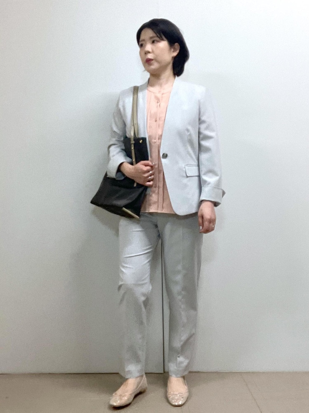 「春のお仕事服_pickup、初夏コーデ、夏コーデ、初秋コーデ、お仕事コーデ、授業参観日コーデ、きれいめコーデ、ROPÉ PICNIC、ストレート、ブルべ夏、混合、トップス、シャツ/ブラウス、ジャケット/アウター、ノーカラージャケット」｜「ROPE' PICNICの多機能ランダムタックハーフスリーブブラウス / 通勤にも（シャツ/ブラウス、オレンジ系）」を使った、ゆんさん（レディース・155cm）の春コーディネートの1枚目の写真
