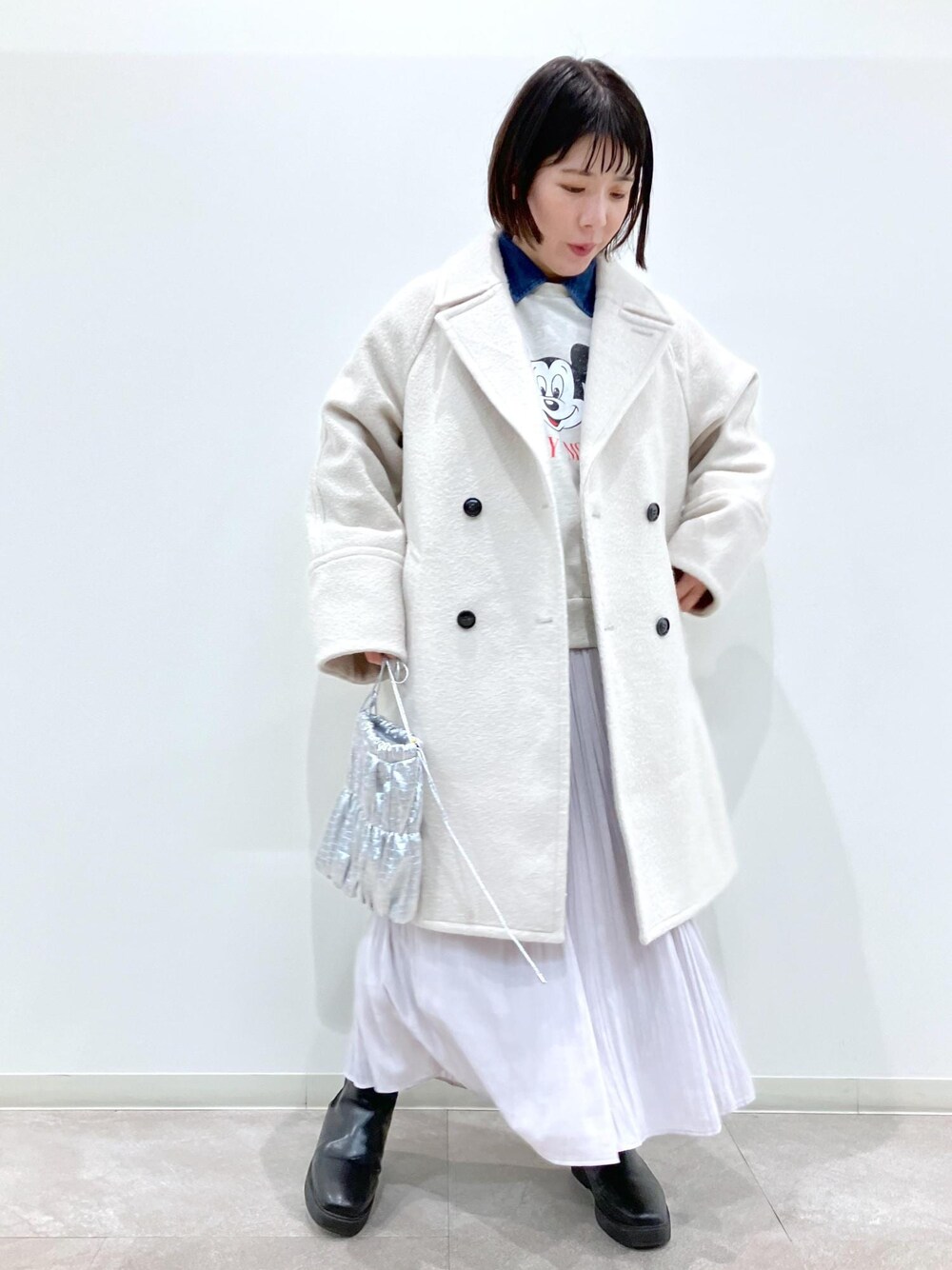 「ROPÉ PICNIC、ストレート、ブルべ夏、混合、トップス、シャツ/ブラウス、スウェット、ジャケット/アウター、ピーコート、スカート、バッグ、ショルダーバッグ、シューズ、ブーツ、GDC14160」｜「ROPE' PICNICの【新色追加】着丈が選べるエアリープリーツスカート（スカート、グレー系）」を使った、ゆんさん（レディース・155cm）の冬コーディネートの1枚目の写真