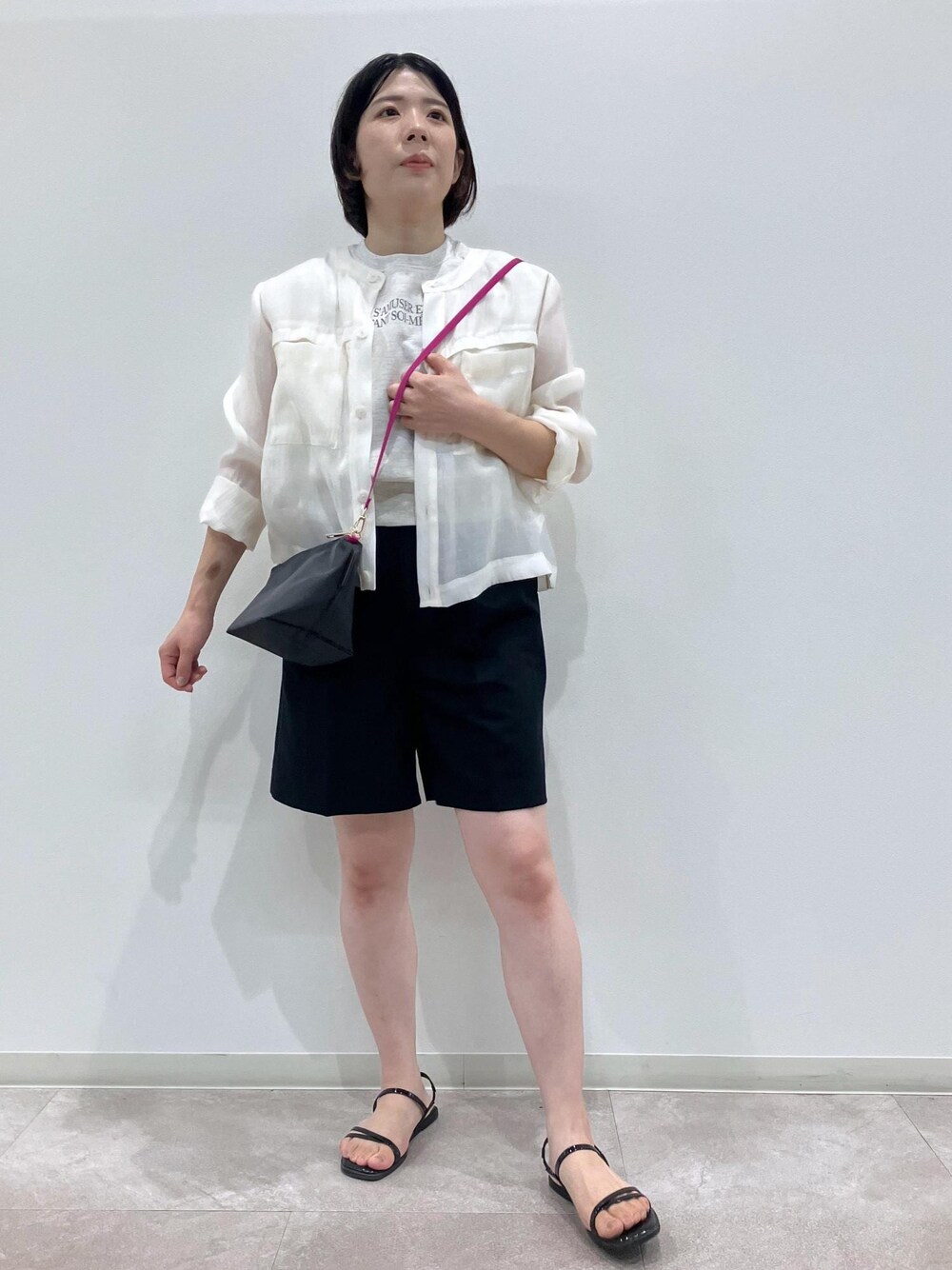 「初秋コーデ、お出かけコーデ、旅行コーデ、大人カジュアル、ROPÉ PICNIC、ストレート、ブルべ夏、混合、低身長、トップス、スウェット、カーディガン、パンツ、バッグ、ショルダーバッグ」｜「ROPE' PICNICのスキニーストラップフラットサンダル（サンダル、ブラック系）」を使った、ゆんさん（レディース・155cm）の夏コーディネートの1枚目の写真