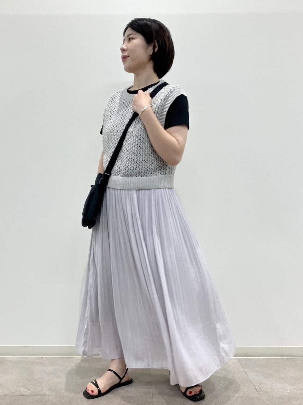 「夏コーデ、お出かけコーデ、カジュアルコーデ、ROPÉ PICNIC、ストレート、ブルべ夏、混合、低身長、トップス、ベスト、スカート、バッグ、ショルダーバッグ、シューズ、サンダル」｜「ROPE' PICNICの透かし編みレイヤードベスト（ベスト、グレー系）」を使った、ゆんさん（レディース・155cm）の夏コーディネートの1枚目の写真