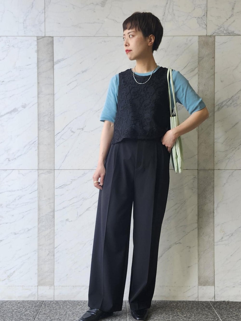 サイドリボンレースベストを使った人気ファッションコーディネート - WEAR