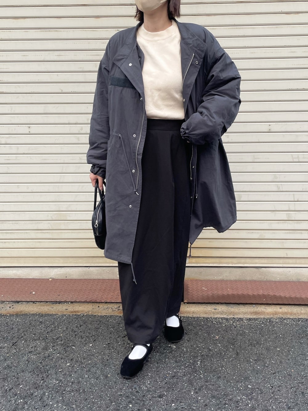 「RUUBON、ルーボン、LOWRYS FARM、niko and ...、Aeta、perna、モッズコート、ロングスカート、タイトスカート、シンプルコーデ、シンプル、カジュアル、カジュアルコーデ、きれいめカジュアル、モノトーン」｜「LOWRYS FARMのアイテム（ニット/セーター、ホワイト系）」を使った、しさん（レディース・169cm）の秋コーディネートの1枚目の写真