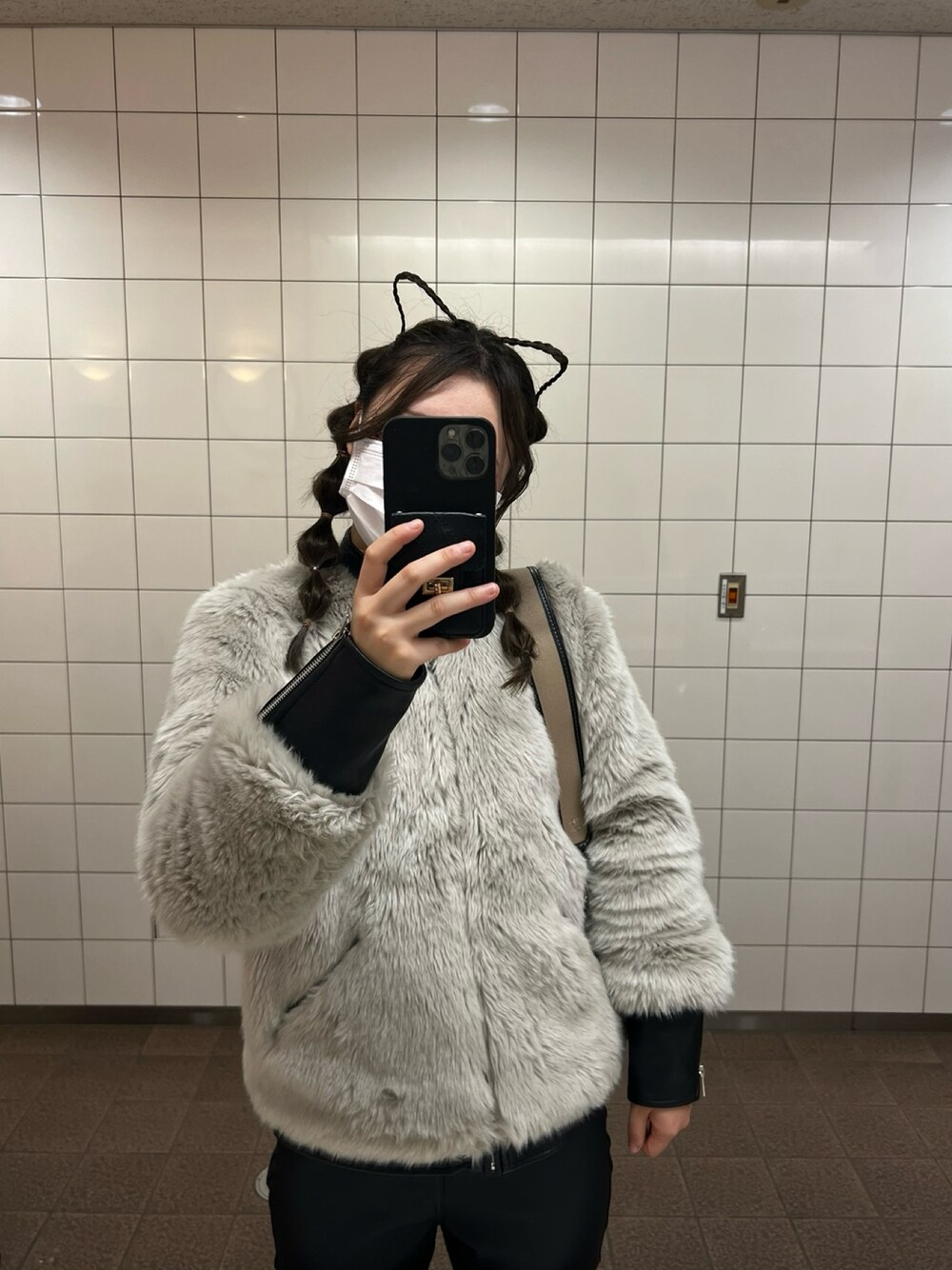 「ZARA、ZARAコーデ、春ファッション」｜「ZARAのアイテム（ライダースジャケット、グレー系）」を使った、yさん（レディース・167cm）の春コーディネートの1枚目の写真