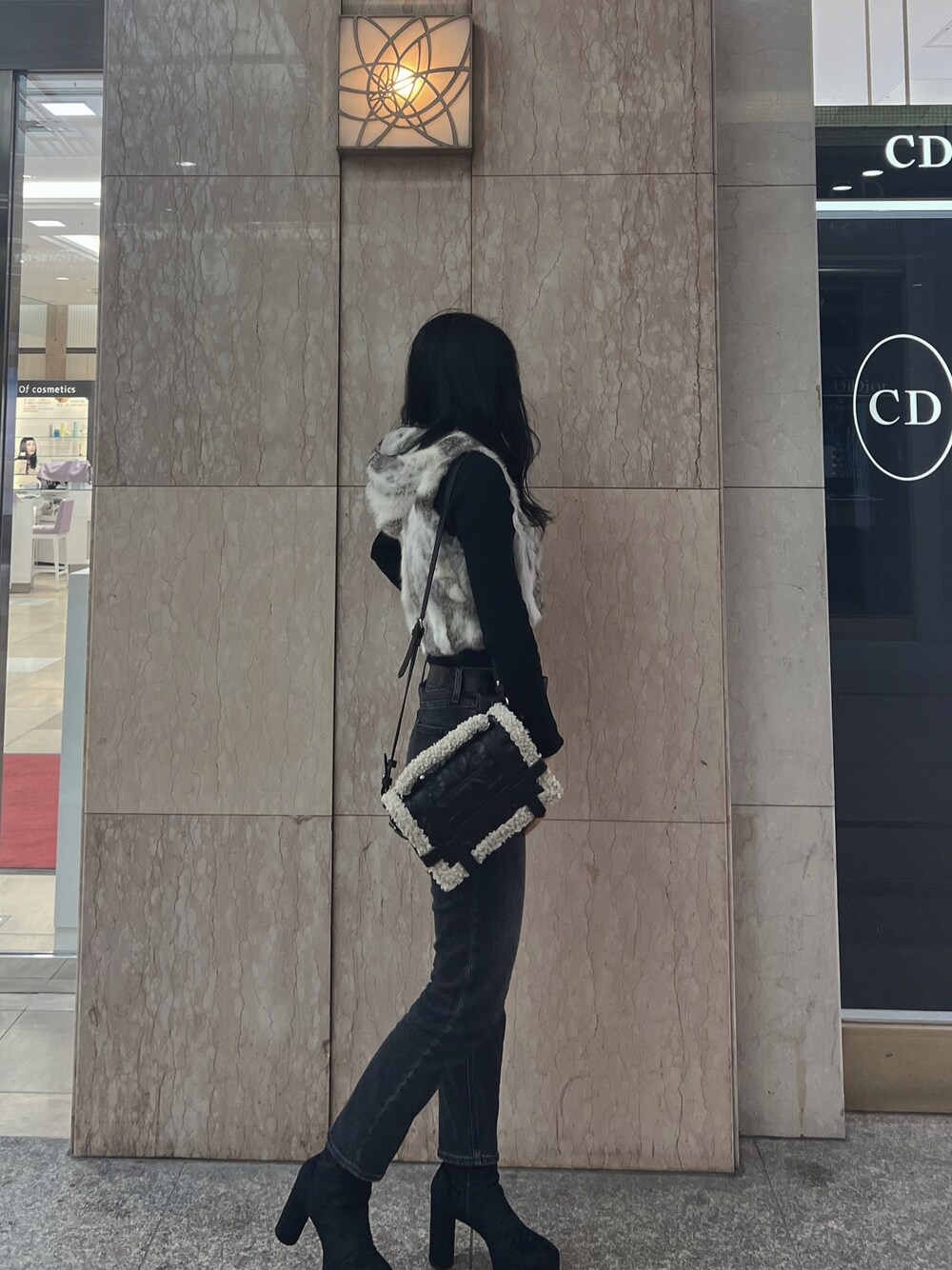 「キレイめ、ブラックコーデ、春コーデ」｜「EMODAのアイテム（ブーツ、ブラック系）」を使った、yさん（レディース・167cm）の夏コーディネートの1枚目の写真