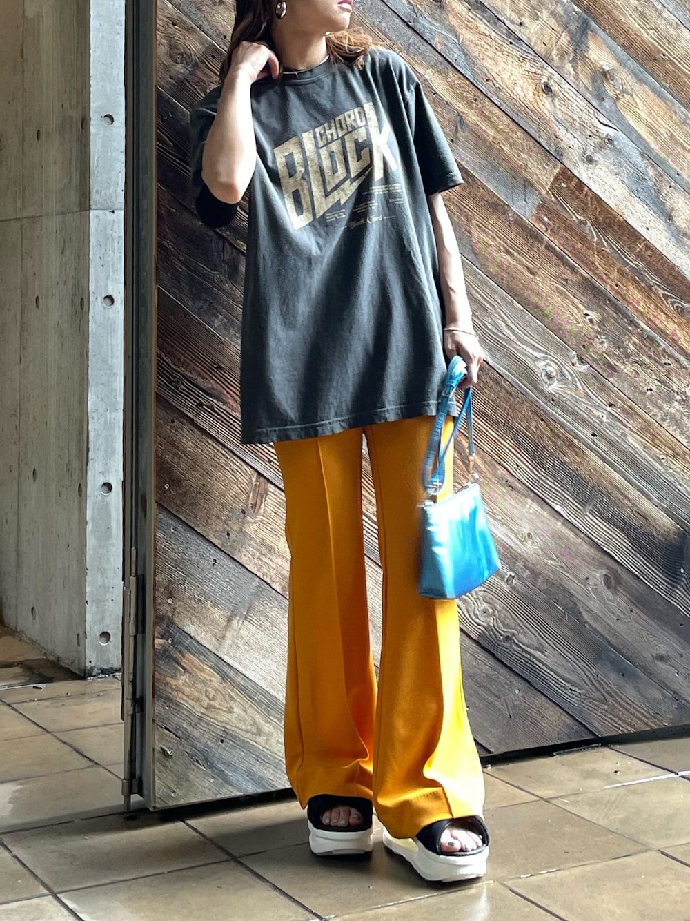 cocoさんの「ピグメント BLOCK CHORD ロゴ半袖Tシャツ 【PT NO. MVL047 ※2A】（mi via loca）」を使ったコーディネートの1枚目の写真