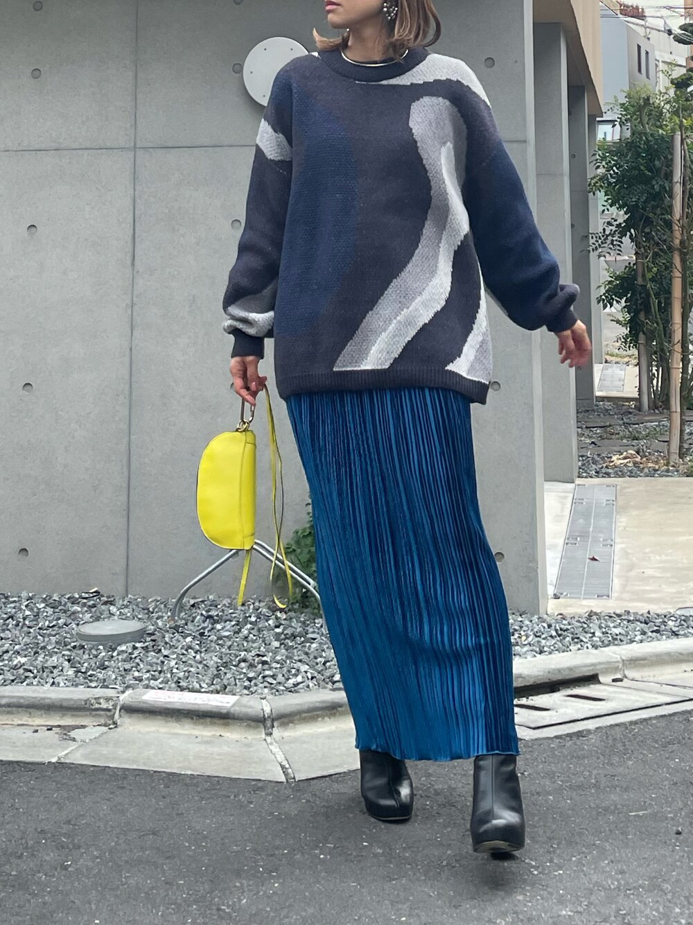 「ニット、プチプラ、ワンピース、マーブル、プリーツ、ベロア、休日スタイル、mi via loca、mivialoca、カジュアル、ビッグシルエット」｜「mi via locaのマーブル柄ジャガードニット（ニット/セーター、グレー系）」を使った、cocoさん（レディース・154cm）の冬コーディネートの1枚目の写真