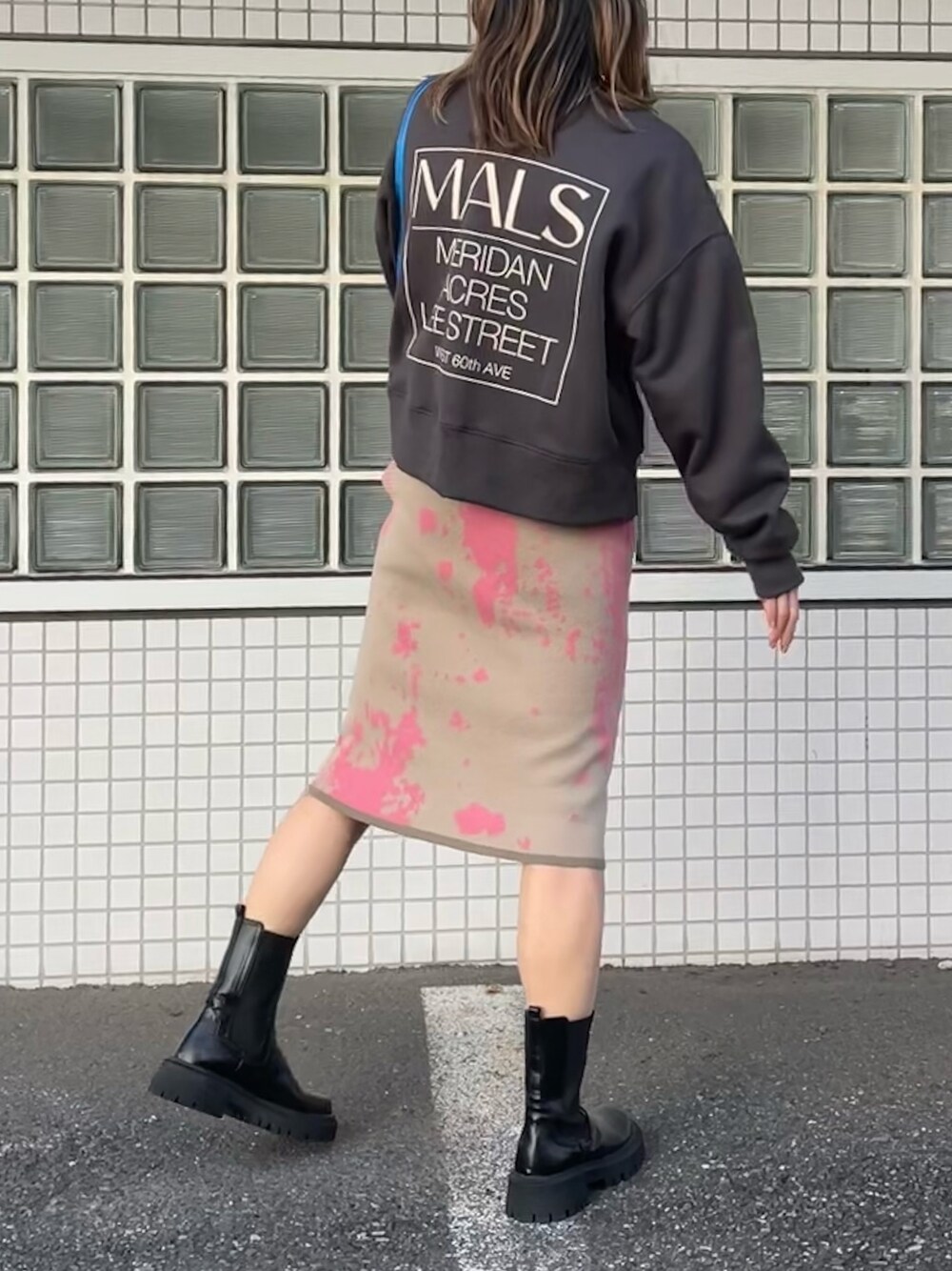 「ボアフリース、柄スカート、柄ニット、冬コーデ、パールボタン、パール付きトップス、ロゴスウェット、キカガク柄、mi via loca、休日スタイル、ニット、ニットスカート」｜「mi via locaのパールボタン 【裏ボア】スウェット ２WAYロゴカーディガン（スウェット、ブラック系）」を使った、cocoさん（レディース・154cm）の冬コーディネートの1枚目の写真
