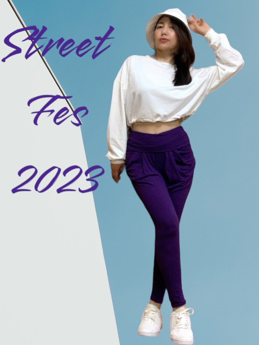 ホワイト系のトップス、ホワイト系のスニーカー、パープル系のパンツを着用したレディースの冬コーディネートの1枚目の写真