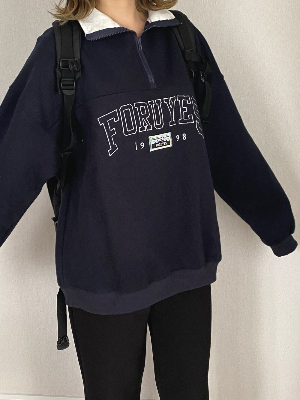 「カジュアルコーデ、シンプル、オーバーサイズ、今日のコーデ、だぼっとゆるっと。、ストリート、秋服、トレーナー、ロゴスウェット」｜「yuli mentalのアイテム（パンツ、ブラック系）」を使った、azusaさん（レディース・158cm）の秋コーディネートの1枚目の写真
