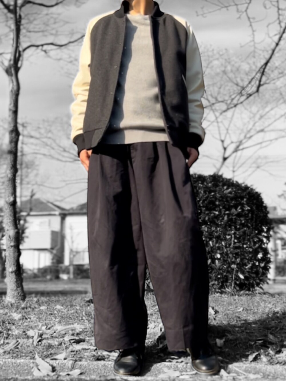 「新星WEARISTAにエントリー、シンプルコーデ、ニット、スタジャン、ワイドパンツ、ビッグシルエット、ユニクロ、GU、beautiful people、プチプラ、RAGEBLUE、革靴、冬コーデ、モノトーン」｜「UNIQLOのアイテム（ニット/セーター、グレー系）」を使った、コユッキーさん（メンズ・170cm）の冬コーディネートの1枚目の写真