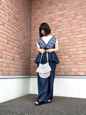 「URBAN RESEARCH Sonny Label（アーバンリサーチサニーレーベル）のクロス刺繍ペプラムサロペット（サロペット/オーバーオール、ブルー系）」を使った、かめさん（レディース・148cm）の夏コーディネート