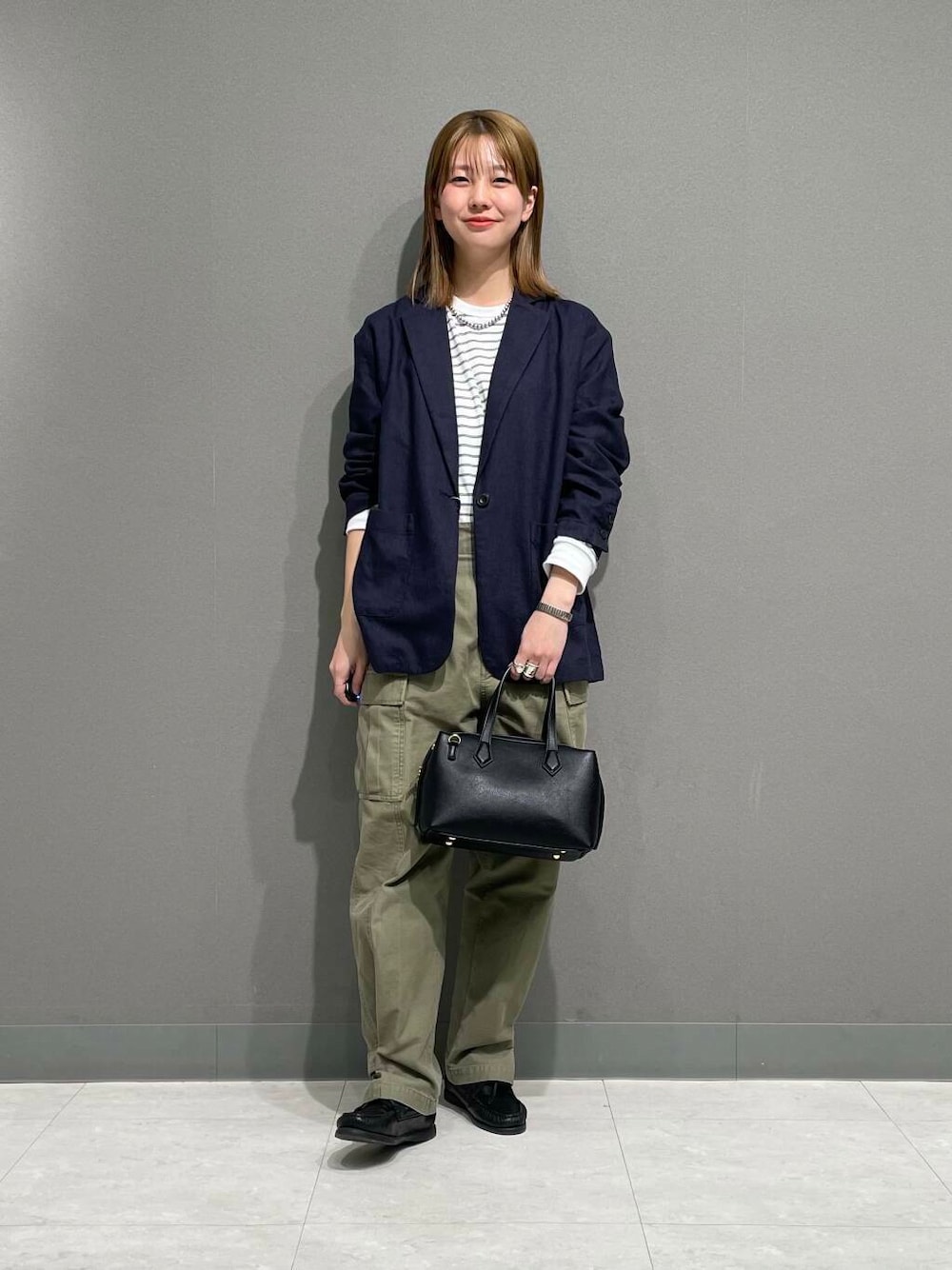 「アーバンリサーチ、カジュアルコーデ、アーバンリサーチドアーズ、newarrival、doors、20代、ドアーズ、160cm、ミディアムヘア、骨格ナチュラル、ベーシックアイテムで作る最旬コーデ、骨格ナチュラル×カジュアル、春のジャケットスタイル」｜「FORK&SPOONのFORK&SPOON　CAVEボーダーロングスリーブTシャツ（Tシャツ/カットソー、ホワイト系）」を使った、tskyuunaさん（レディース・160cm）の春コーディネートの1枚目の写真
