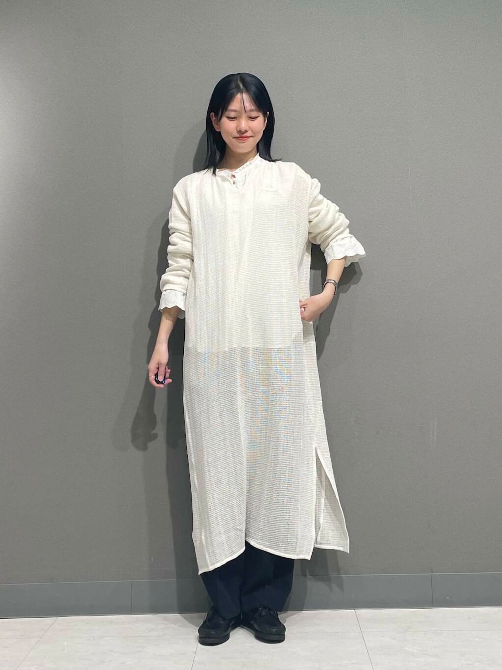 「アーバンリサーチ、カジュアルコーデ、アーバンリサーチドアーズ、newarrival、doors、20代、ドアーズ、160cm、ミディアムヘア、骨格ナチュラル」｜「URBAN RESEARCH DOORSのスカラップスリーブギャザーブラウス（シャツ/ブラウス、ホワイト系）」を使った、tskyuunaさん（レディース・160cm）の春コーディネートの1枚目の写真